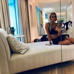 Meet your Posher, Jade